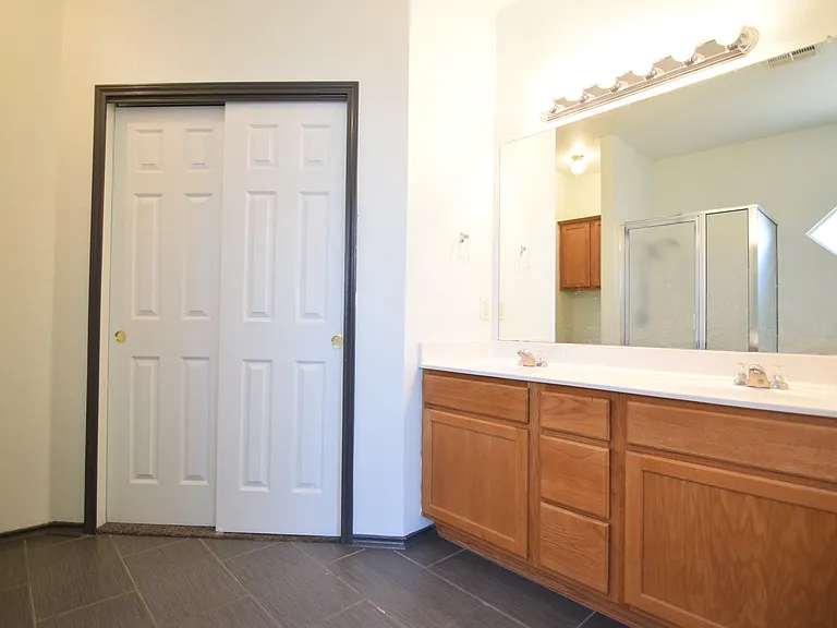 4903 Golden Gate Dr — Photo 25