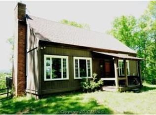 9344 Crest Hill Rd, Marshall, VA 20115