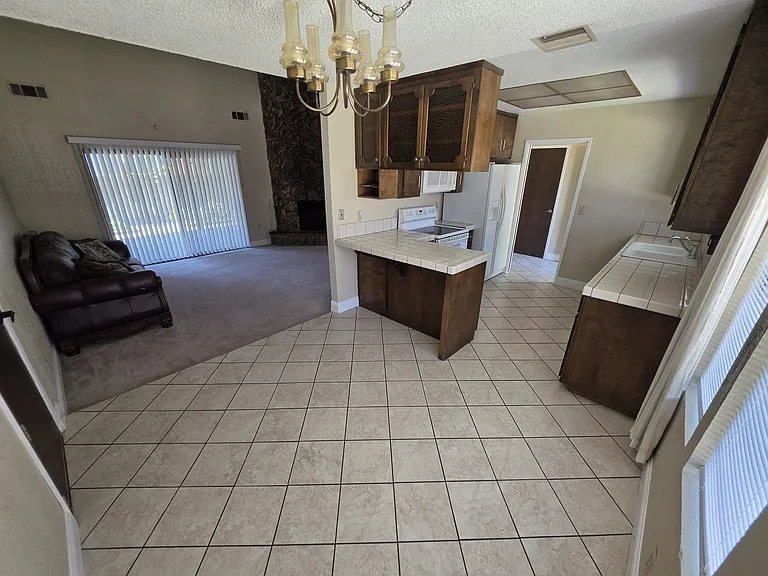 1144 Porter Ave — Photo 9