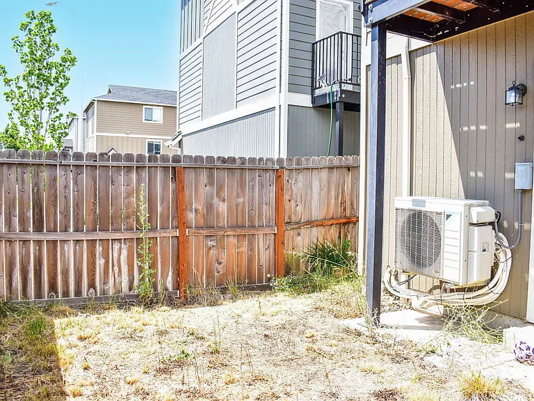 Jacqueline Way — Photo 6