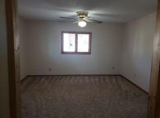 741 1/2 5th Ave S, Clinton, IA 52732