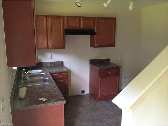 2nd image of 3722 Hillrise Dr