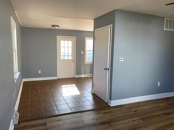 5th image of 222 Mackenzie St