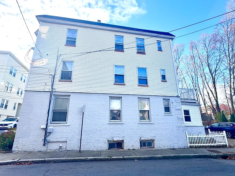 16 Smythe St #3 — Photo 6