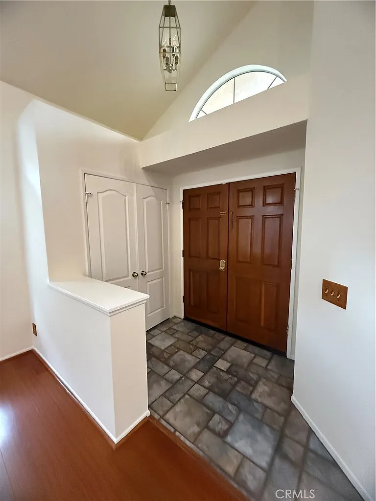 3 bed, 2.5 bath, 1864 sqft, $4,400 — Photo 3