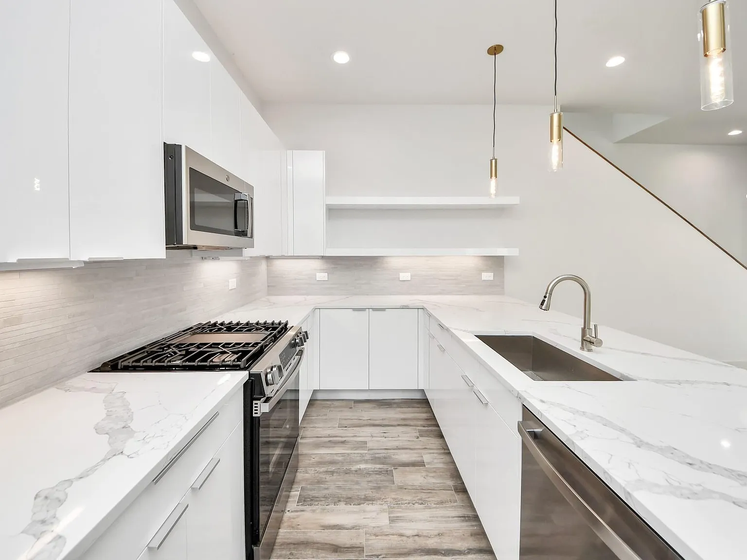 3 bed, 2.5 bath, 1637 sqft, $2,300 — Photo 4