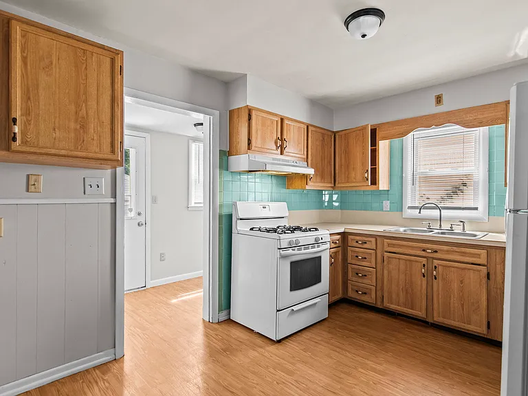 1220 N Bond St — Photo 2