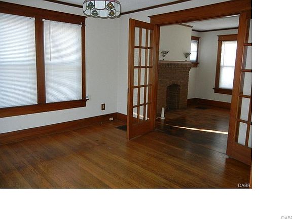 5th image of 29 Redwood Ave