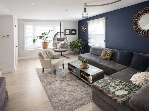 52 High St, Andover, MA 01810