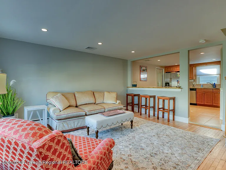 105 Saint Louis Ave — Photo 6