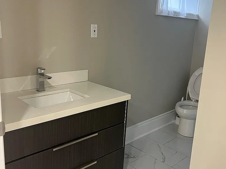 23 Irwin Ave — Photo 3