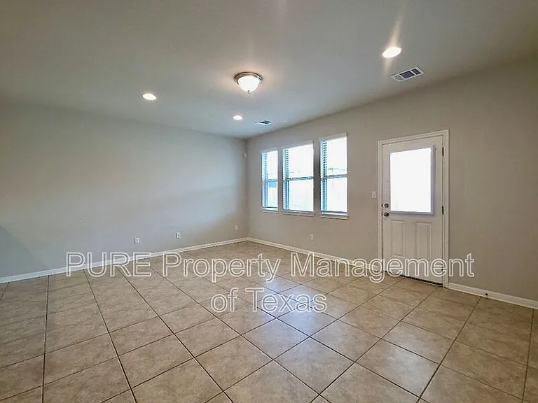 1721 Fountain Bridge Dr — Photo 8