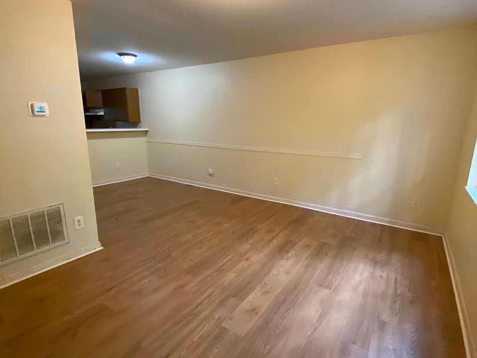 1st image of 4929 Coral Ridge Ct #101