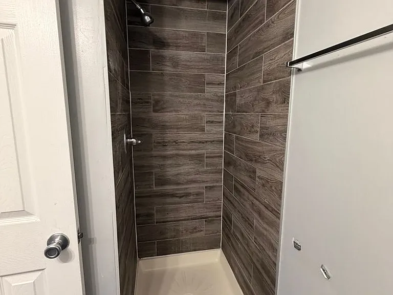 556 Burlington Ct — Photo 16
