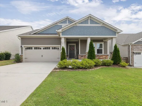125 Blue Hydrangea Ln, Holly Springs, NC 27540