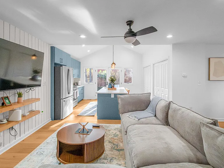 1330 Dean St — Photo 45