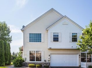 2051 Blue Sage Ln W, Chanhassen, MN 55317