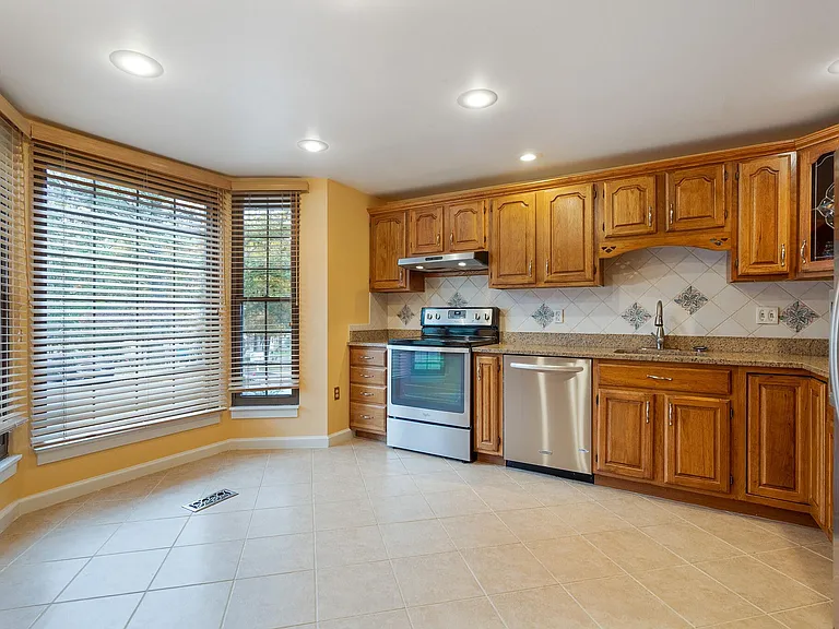 6031 Clerkenwell Ct — Photo 9