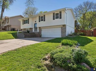 304 Flint Cir, Papillion, NE 68046