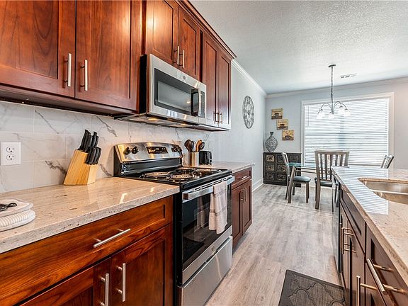 4th image of 2113 Jax Dr
