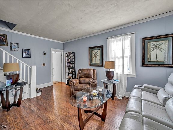 3rd image of 222 Union St