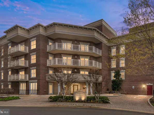 1201 N Nash St APT 102, Arlington, VA 22209