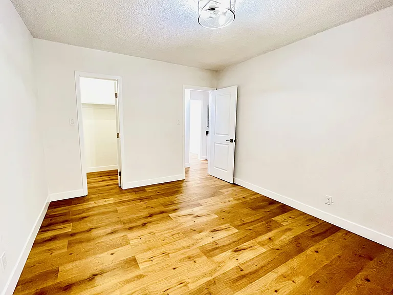 761 Rose Ave #4 — Photo 12
