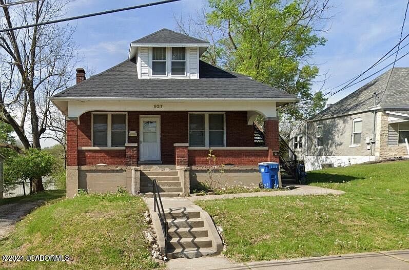 1st image of 927 W High St