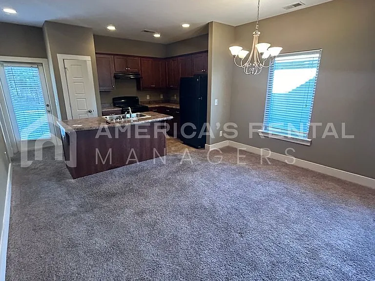 860 Kent Dr — Photo 5