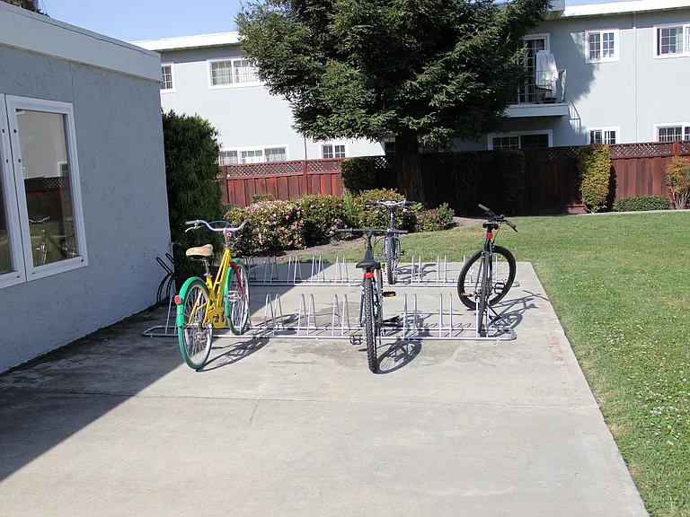Pacific Garden Apartments — Photo 29
