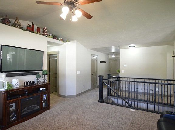 3rd image of 1602 N Indian Hollow Dr