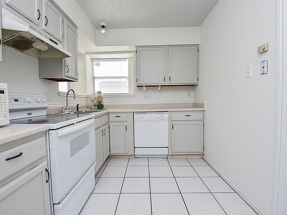 5th image of 4922 Old Brickhouse Dr