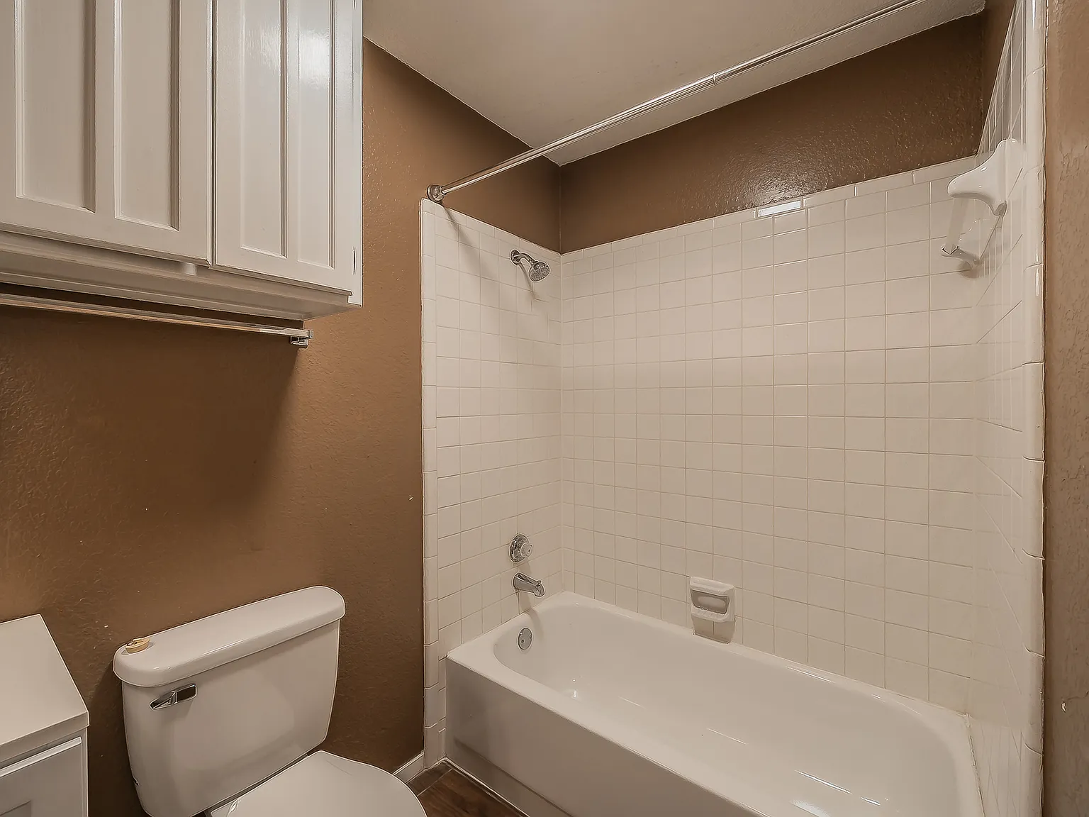 2 bed, 1064 sqft, $2,100 — Photo 4