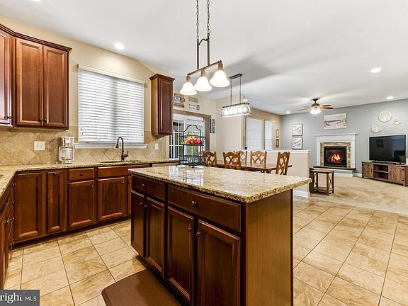 5th image of 325 Windsor Rd