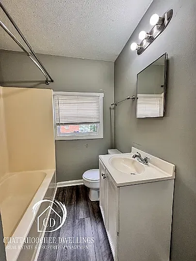 3 bed, 861 sqft, $900 — Photo 2