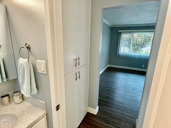 4th image of 20427 Marshall St #7