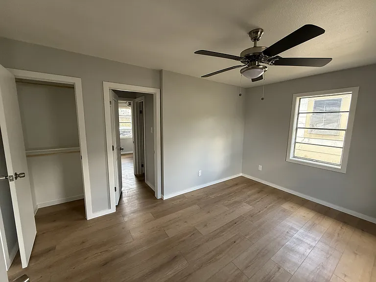 4204 Wipprecht St — Photo 4