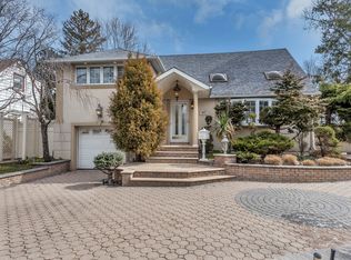 829 Bruce Dr, East Meadow, NY 11554