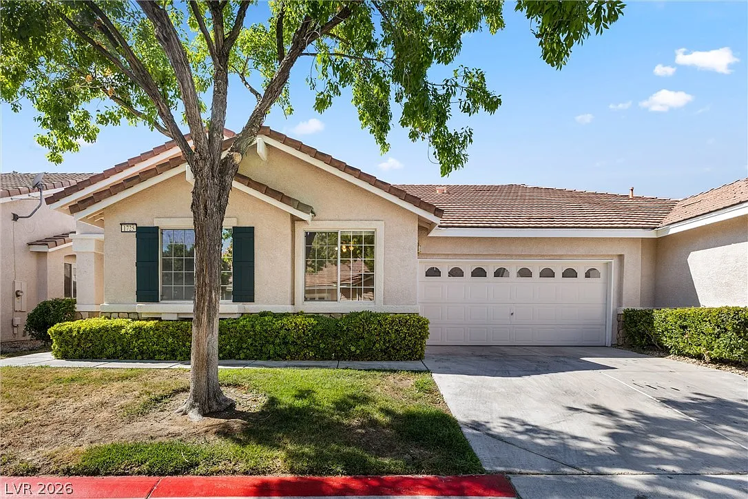 4 bed, 2.0 bath, 1694 sqft, $2,295 — Photo 2