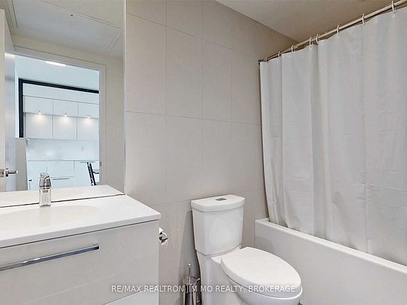 3rd image of 15 Grenville St #3507