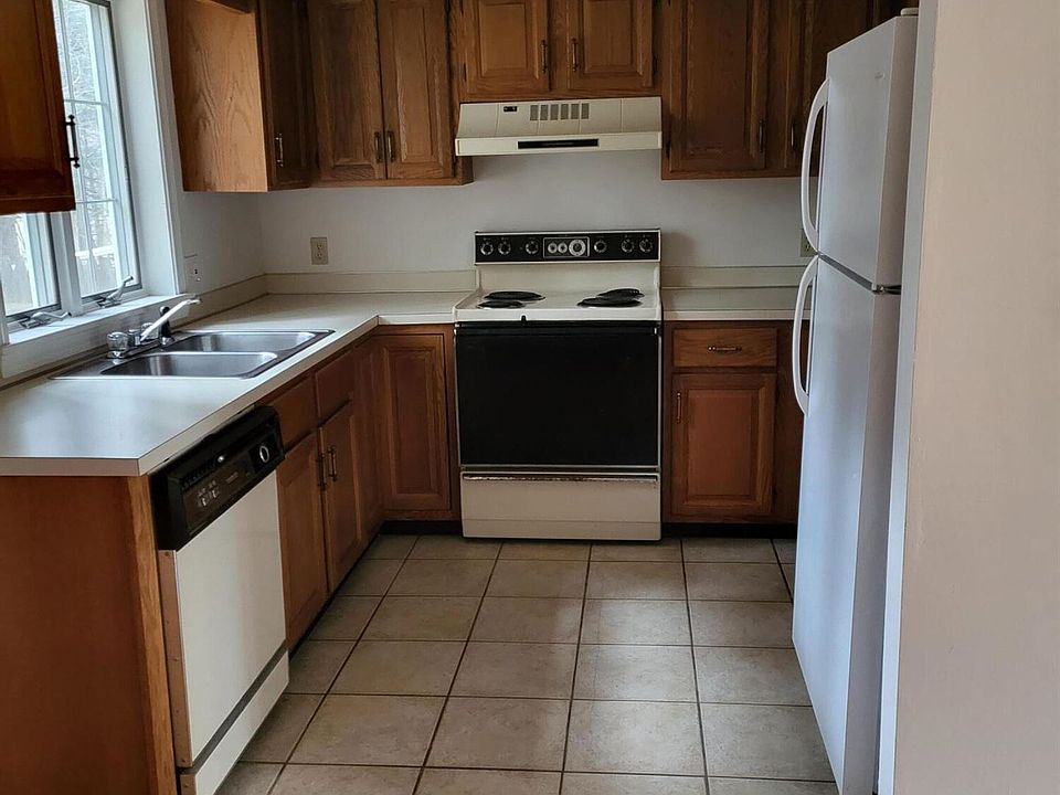 2nd image of 40 Riverbend Dr #40