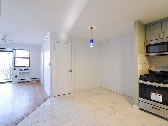 5th image of 279 Buttrick Ave #2