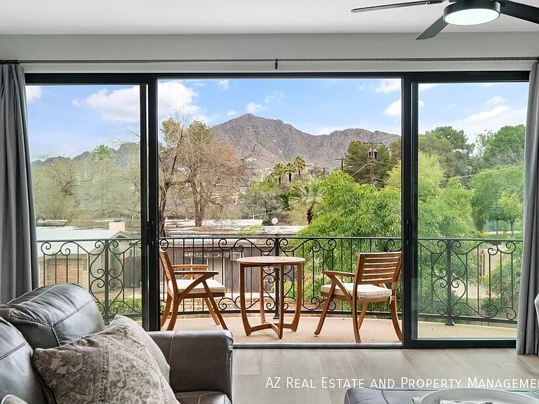 3112 N Valencia Ln — Photo 1