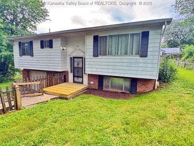 201 Shelby Dr, Cross Lanes, WV, 25313