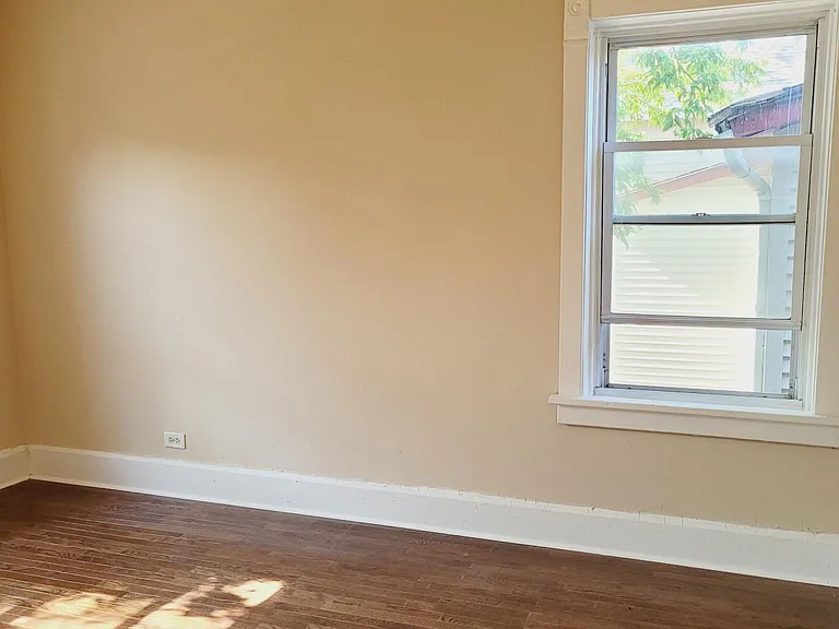 1810 Darrow Ave — Photo 7