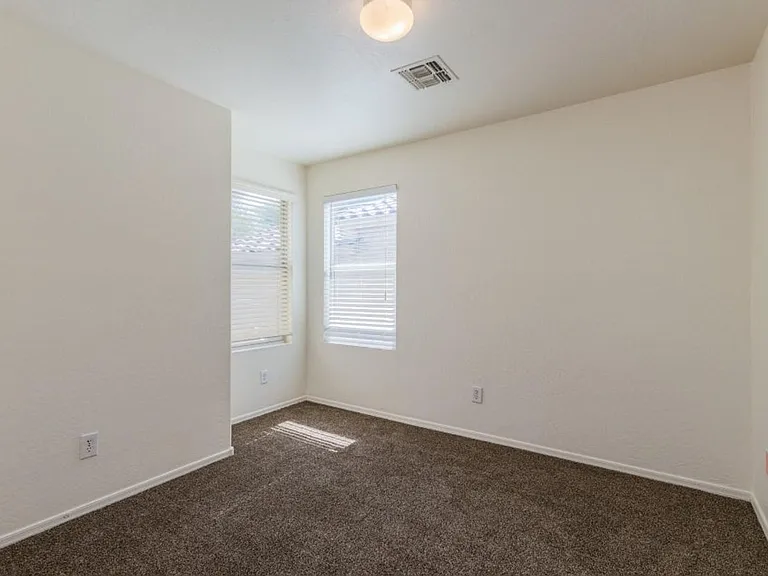 10018 W Winslow Ave — Photo 16