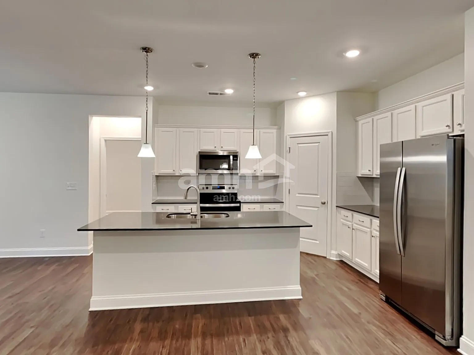 4 bed, 2.5 bath, 2183 sqft, $2,695 — Photo 4