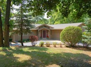 27001 W Lakeview Dr S, Lake Barrington, IL