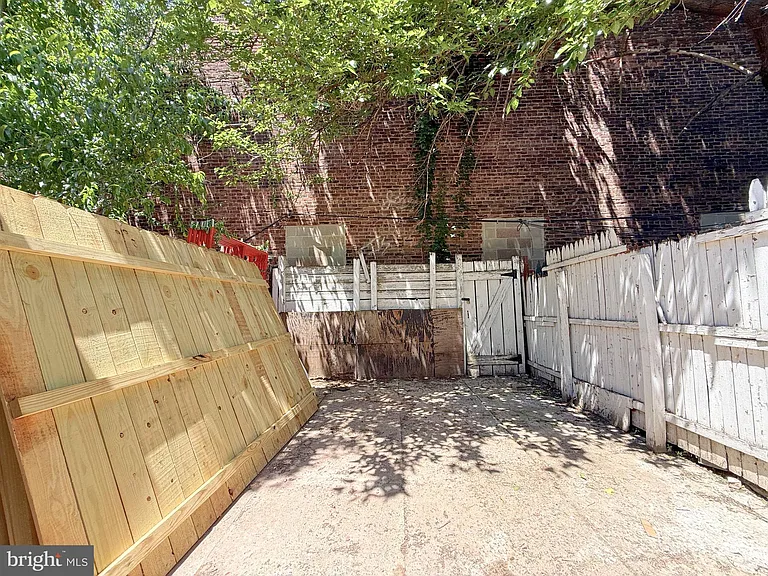 2762 Martha St — Photo 28