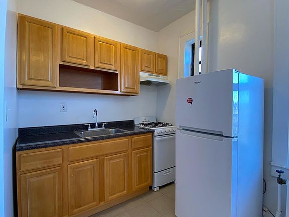 4th image of 24 Rock St APT 118